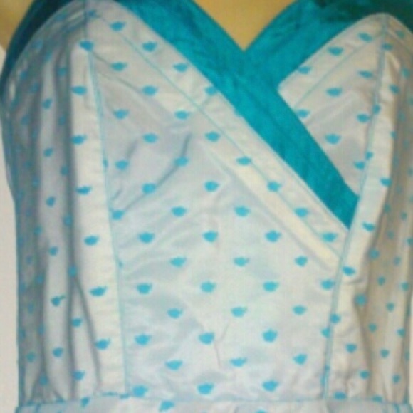 Vintage Blue strapless gown with fully lined fabric and flowing hem - Picture 8 of 8